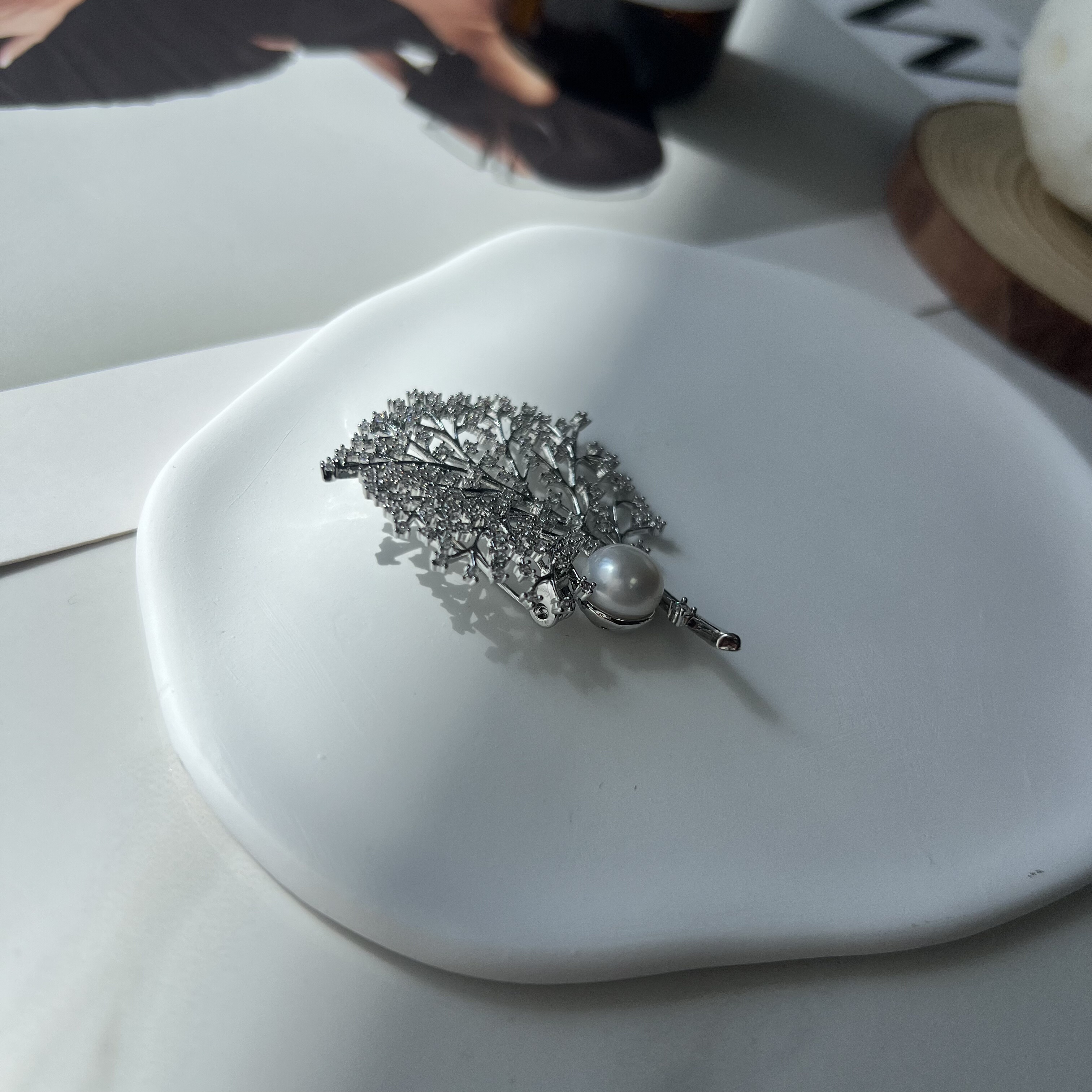 精致感爆棚天然珍珠~树叶胸针女高级感小众设计气质百搭别针配饰