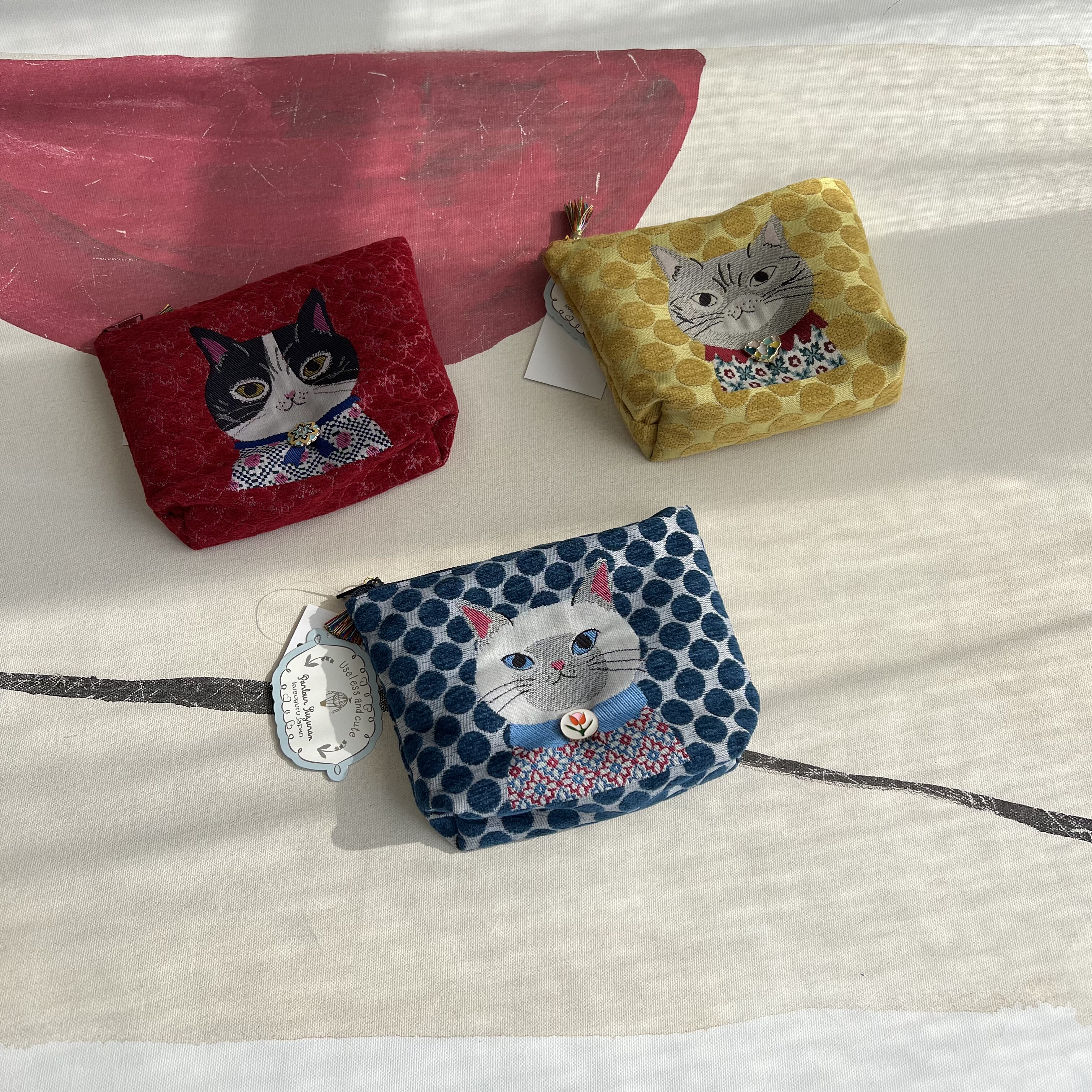 手工刺绣猫咪化妆包复古波点布艺零钱包可爱便携小物收纳袋！