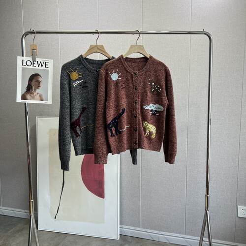 秋冬衣柜刚需+1！软fufu的动物开衫动物图案单排扣百搭通勤毛衣