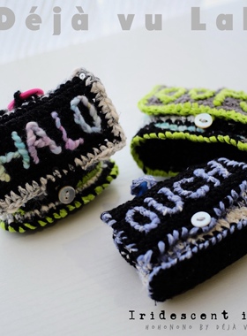 Deja vu Lab原创小众设计纯手工钩织字母拼色亮丝线AirPods耳机包