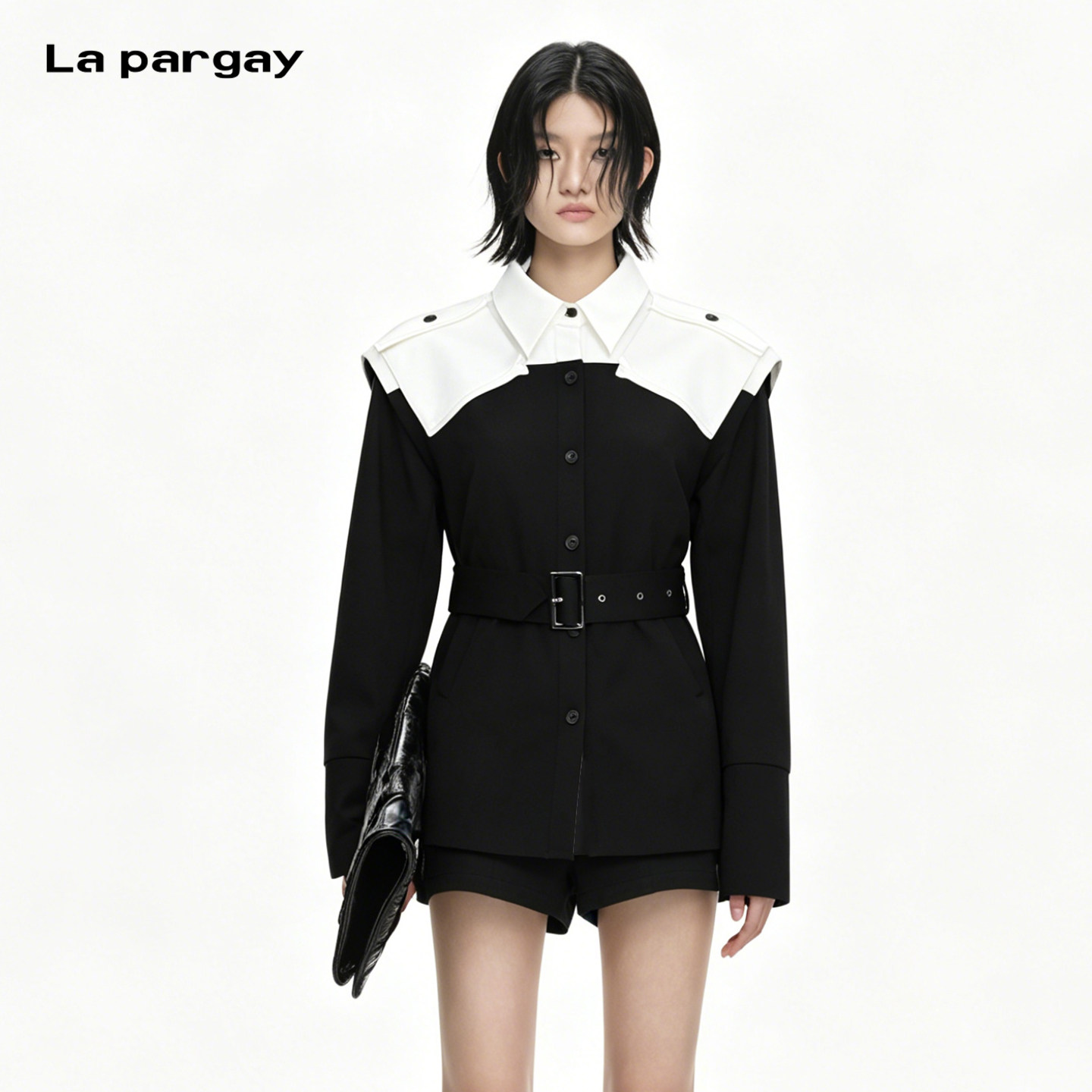 Lapargay 黑白撞色拼接西装 翻领肩章 收腰方扣腰带 L69301252V