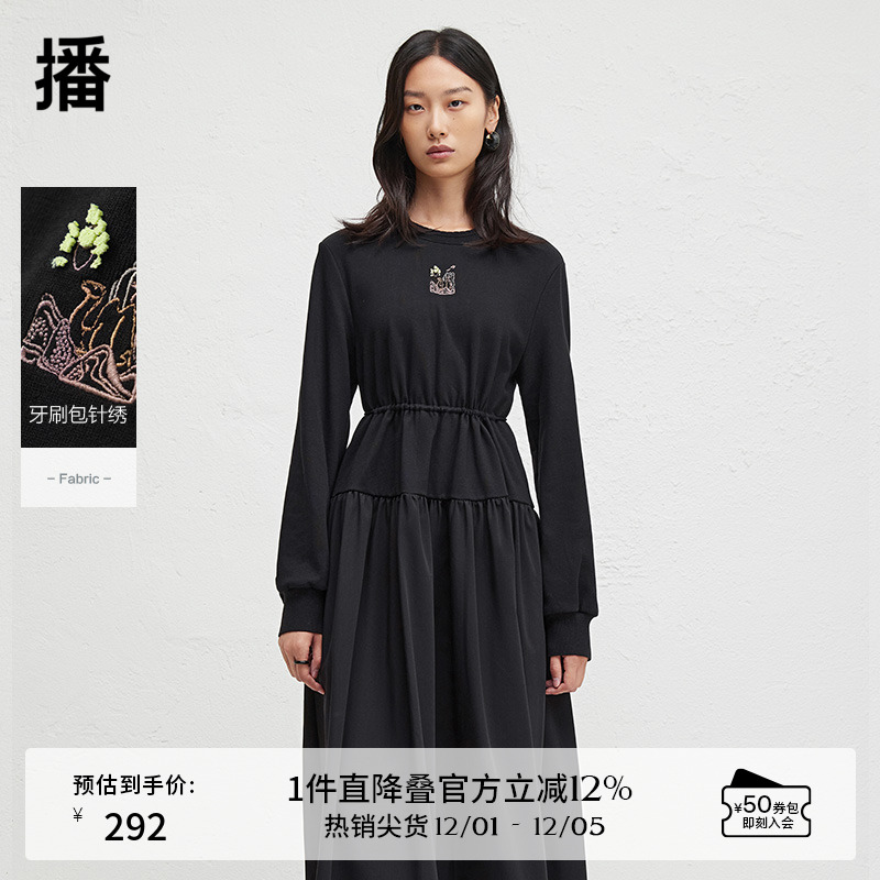 播2024冬季新款黑色刺绣连衣裙女收腰显瘦圆领长裙DDR4LD5102