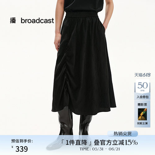 不对称抽褶，口袋设计流畅贴合裙身