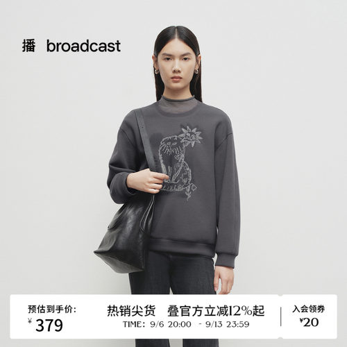 舒适简约罗纹圆领，模糊晕染与线绣叠加