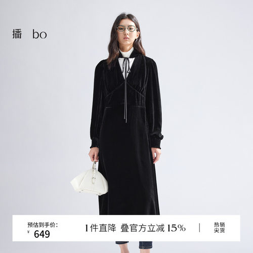 播丝绒复古镂空V领连衣裙女