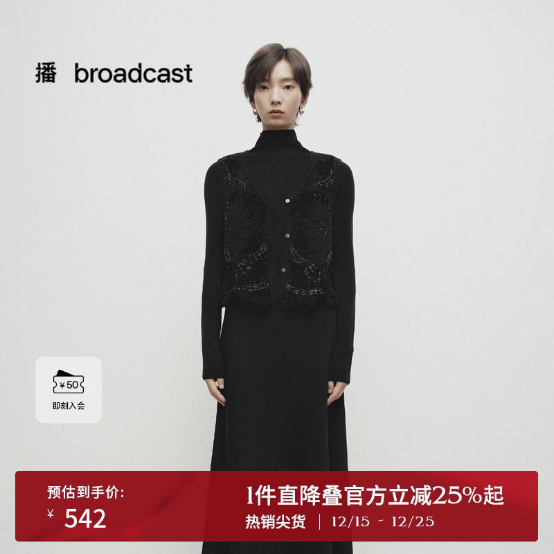 镂空针织V领拉长脖颈线条