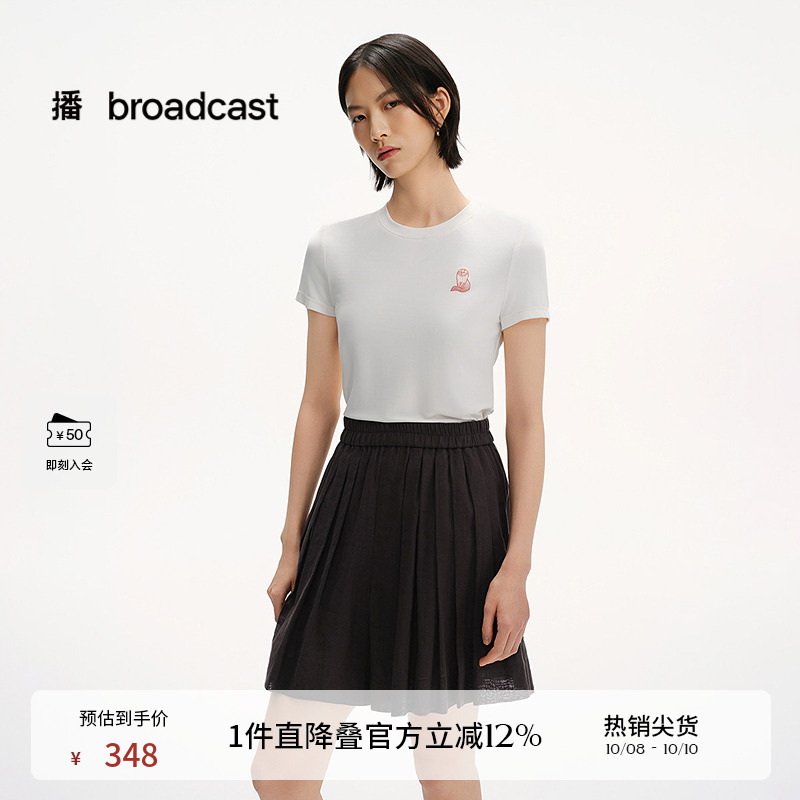 简约圆领，猫咪胸标