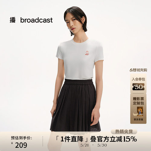 简约圆领，猫咪胸标