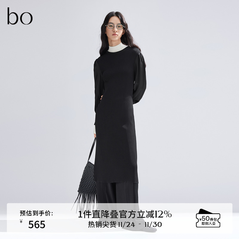 立体罗纹圆领，袖口贝壳扣装饰