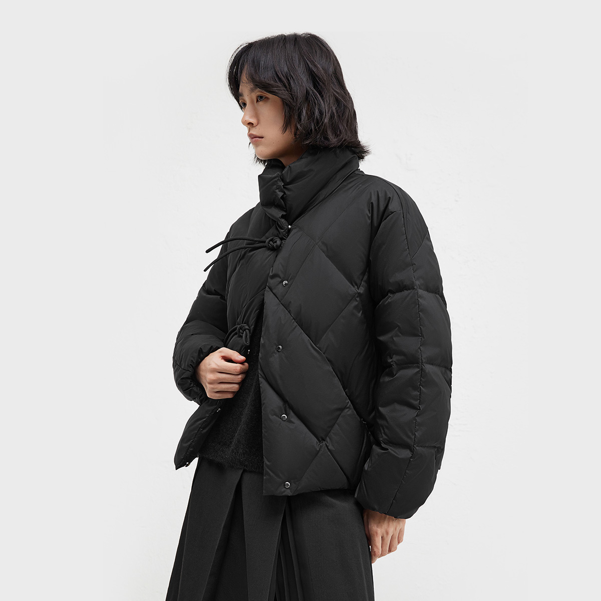 broadcast/播修身显瘦百搭小众设计纯色平整舒适内收袖口羽绒服