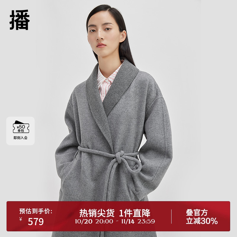 宽边中长款毛呢大衣播