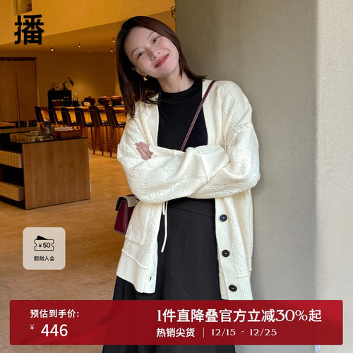 V领修饰脖颈，螺纹收紧袖口