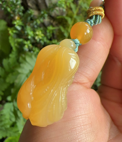 杨玉家云南天然黄龙玉鸡油黄立体精雕小白菜车包包手机挂件证书新