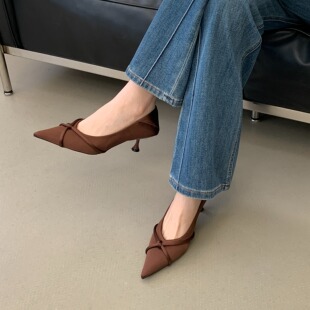 2026早春夏季新款细跟高跟鞋绸缎面交叉带尖头低跟女浅口单鞋凉鞋