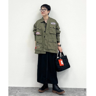 N2025秋冬 人气限定款 老派多口袋徽章中长款风衣外套QC