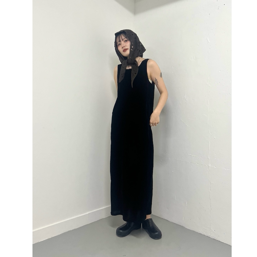 K*F2026春夏 复古丝绒方领气质直筒长款连衣裙OP