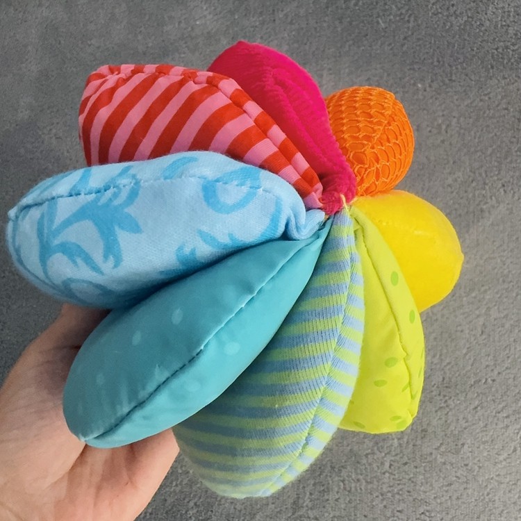 出口德国单婴幼儿手抓球彩色花朵布球安抚宝宝练抓握蒙氏早教玩具,玩具/童车/益智/积木/模型,摇铃,淘宝优惠券,粉丝福利购,淘宝优惠卷