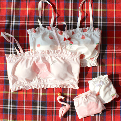 可爱风萝莉草莓发育期初中生抹胸