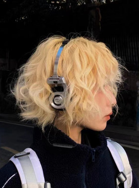 小巧复古无线蓝牙耳机女生穿搭