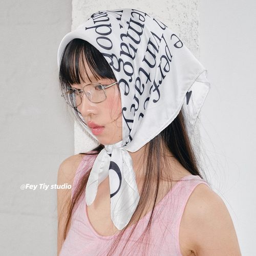 时髦acc简约字母方巾春夏季丝巾