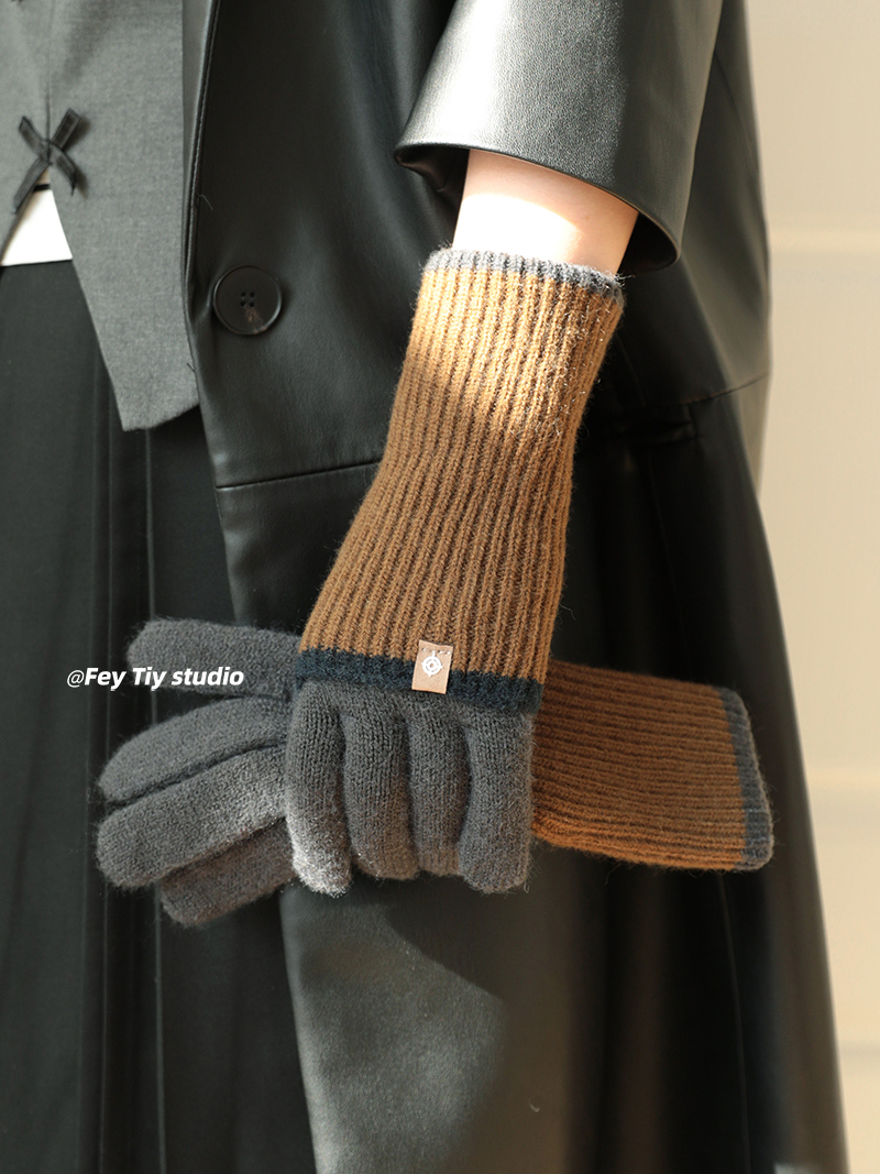 挪威初冬可变长款拼色保暖手套