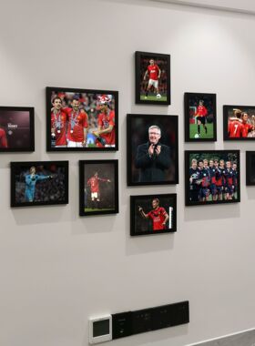 80球迷礼物曼联足球老将挂墙海报立体相框简约客厅照片墙组合画