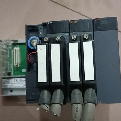 议价三菱PLC模块一套，QX42、QY42P、QG60、Q64T