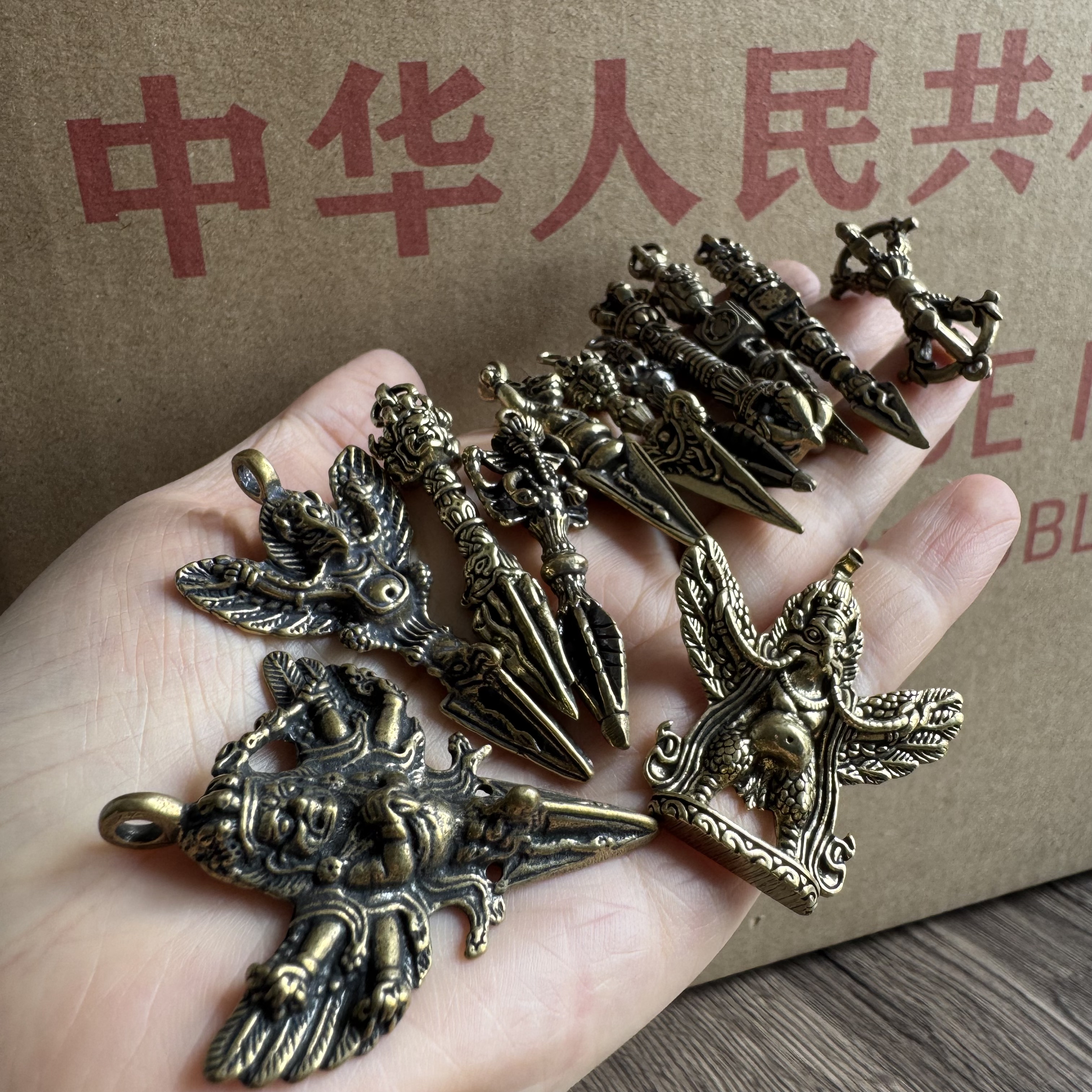 库存几十年纯黄铜金刚杵大鹏鸟饰品复古法器吊坠挂件单个随机发图片