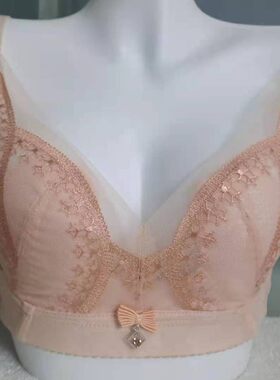 超薄杯舒适无钢圈诗意美娜牌聚拢