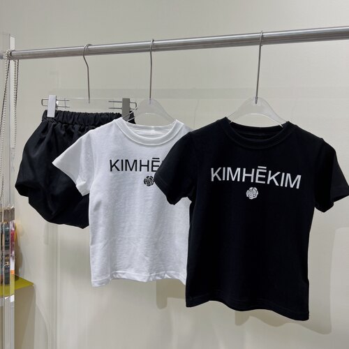 现货KIMHEKIM 2023ss春夏新款玫瑰花瓣字母简约短袖t恤 亲子装