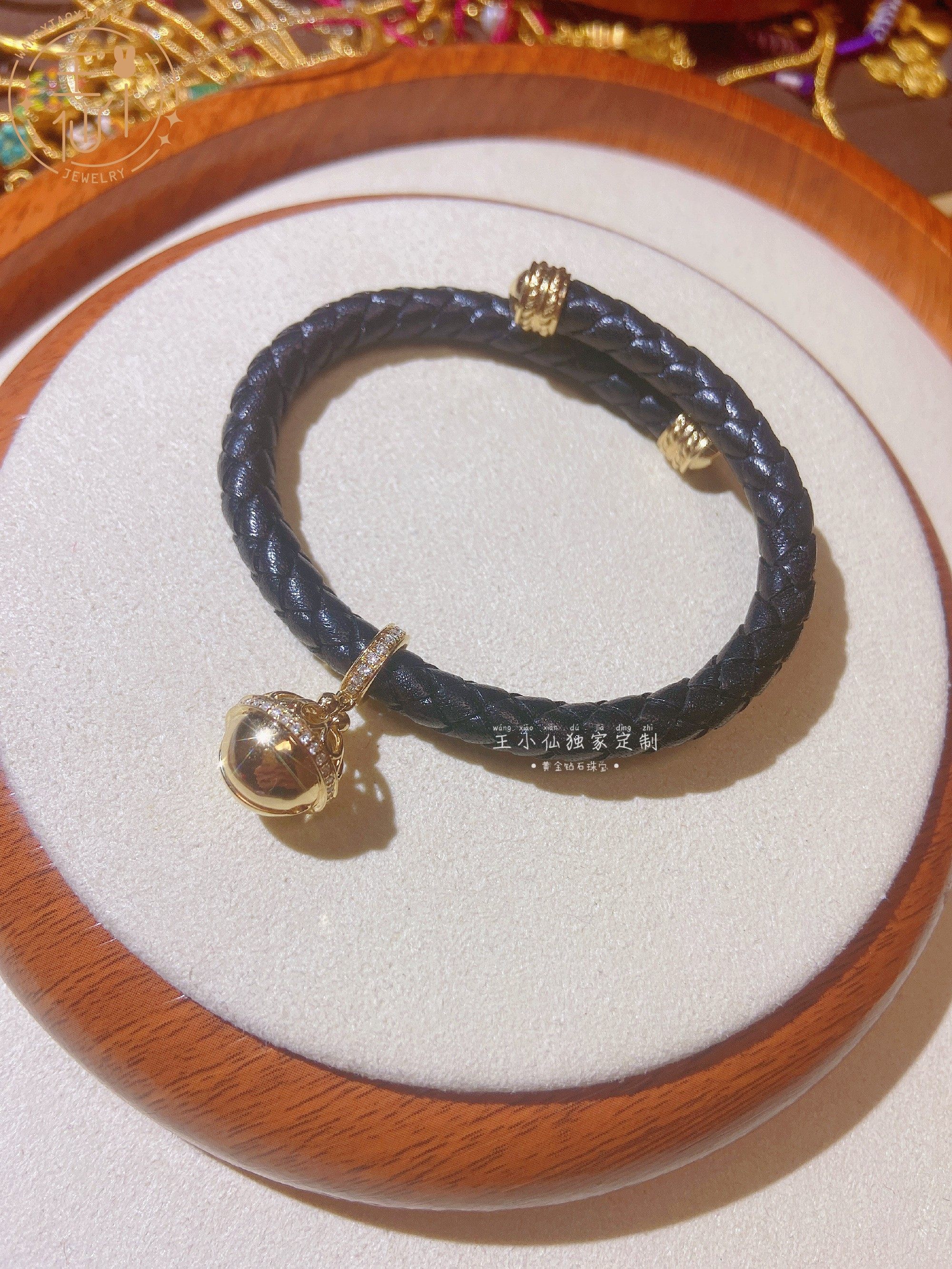 王小仙珠宝  意大利工艺 18K黄金铃铛 钻石镶嵌 牛皮编织手环手镯