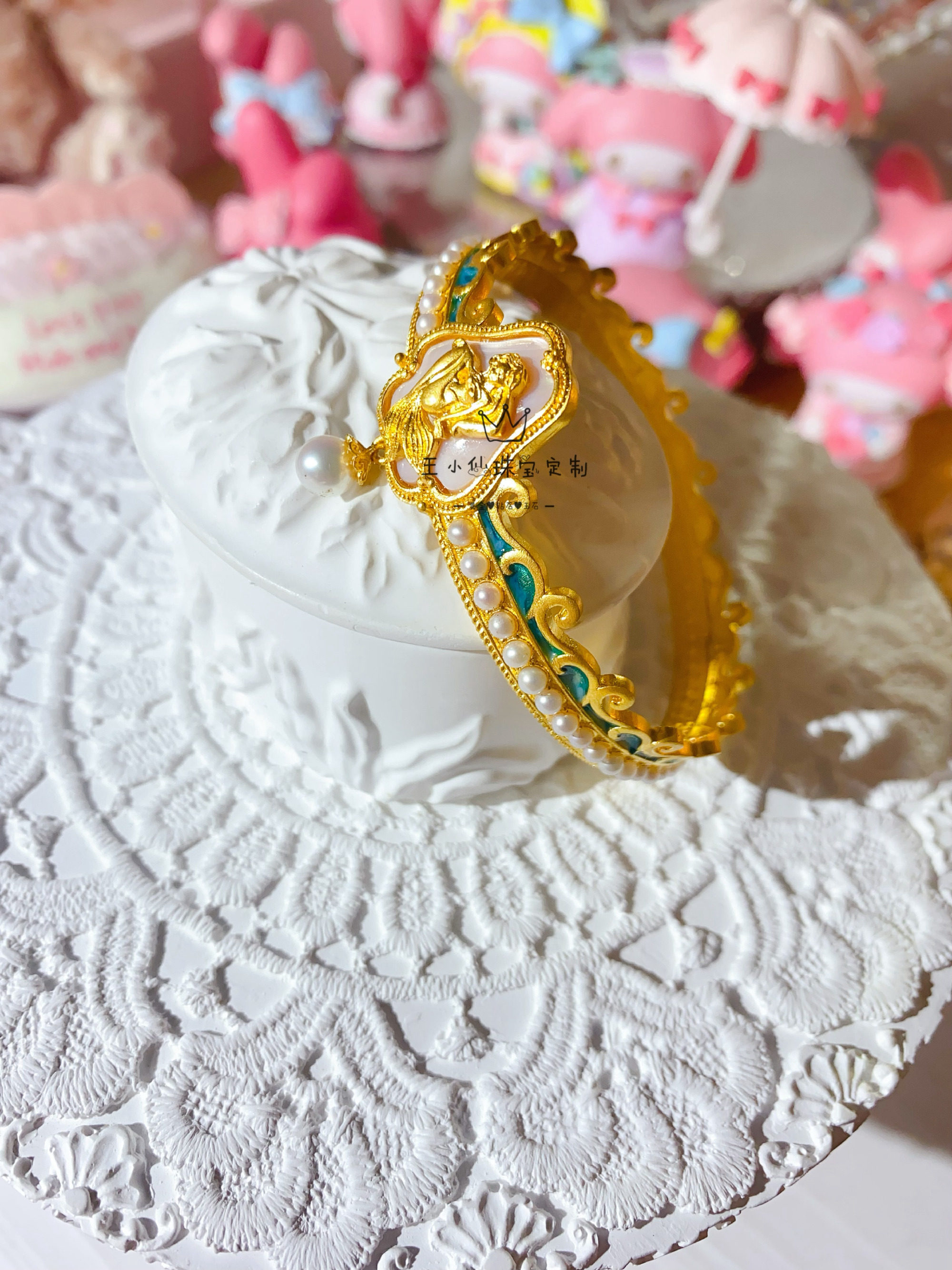 999足金精品工艺天然粉贝淡水珍珠可爱美人鱼珐琅彩海浪实心手镯