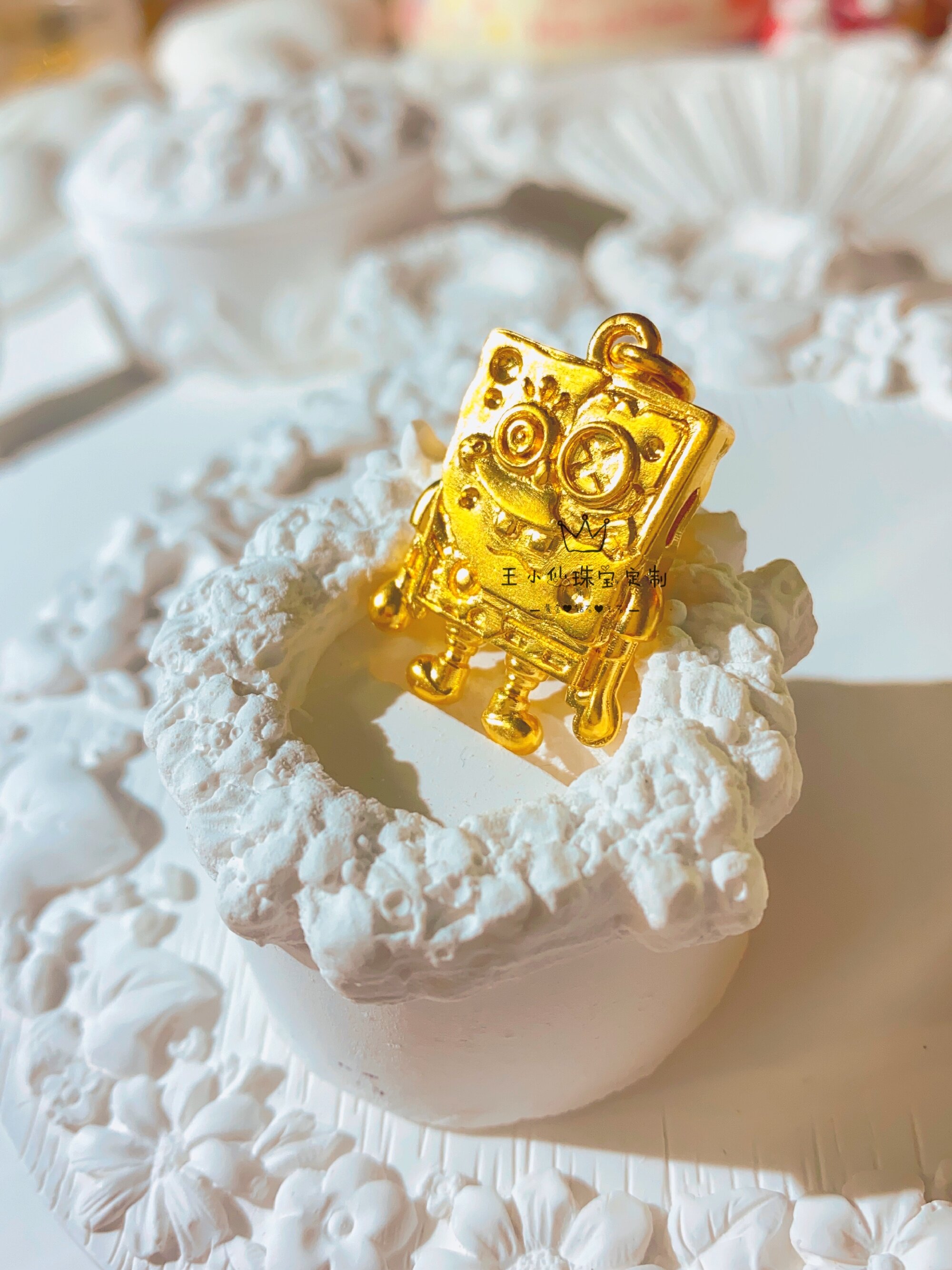 999足金手工古法金可爱卡通海绵宝宝纯金素金黄金吊坠动漫情侣