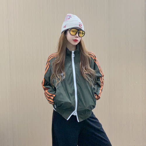 2026新款韩版宽松休闲百搭外套女夹克上衣潮防晒薄款三条杠运动衣