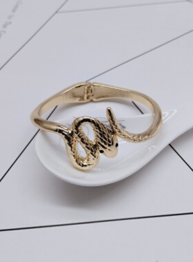 K261夸张质感时尚潮流气质名媛街拍几何蛇形弹簧创意金属手镯-女