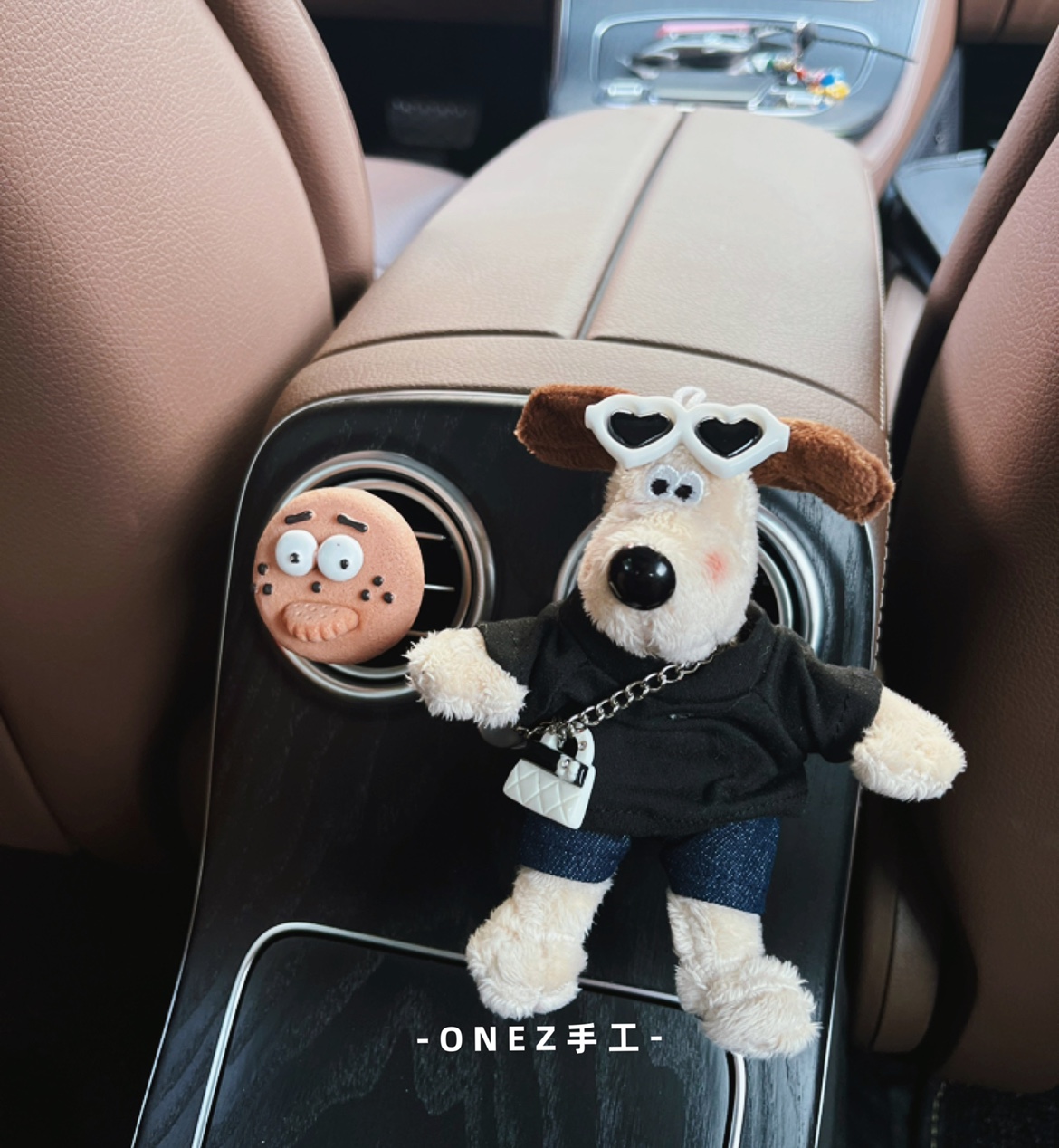 车载香薰出风口装饰品车内摆件