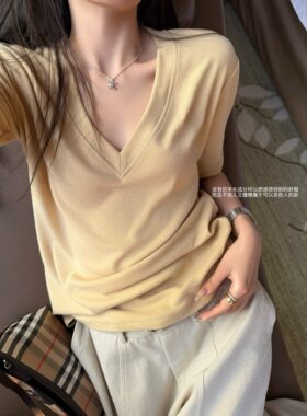 superniniyy 香草慕斯&淡淡松弛感仿羊毛质感软糯亲肤大V领短袖T
