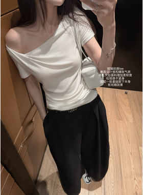 '斜肩荡领tee'77天丝19羊毛纯欲精致感斜肩露肩微修身荡领短袖T恤