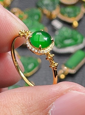 18K金天然翡翠A货-1880蛋面满绿戒指K黄阳绿钻石镶嵌珠宝玉石女款