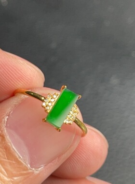 18K金天然翡翠A货-1780方块满绿戒指K黄镶嵌钻石玉石马鞍无事牌