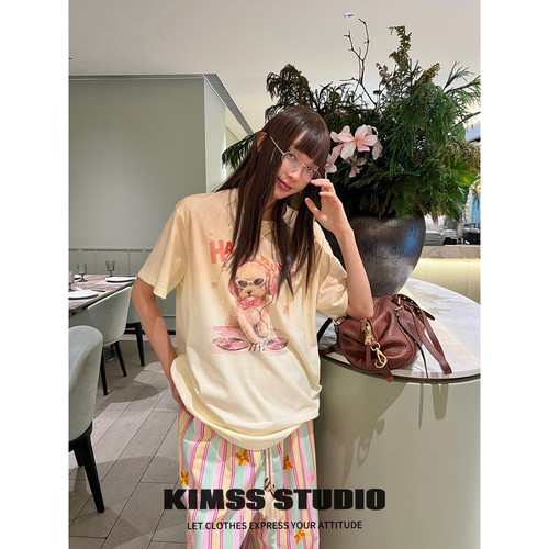 小野家Kimss-油黄卡通印花宽松落肩短袖T恤(不含下装+包包)76T441