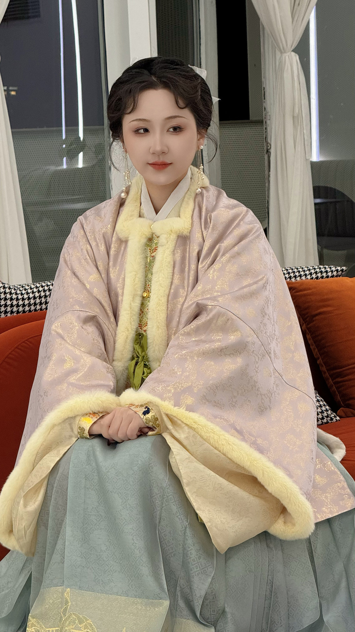 泊月2024秋兔毛方领汉服披袄
