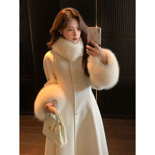 心动的信号 2025冬季新款法式赫本大衣中长款高级感白色毛领外套