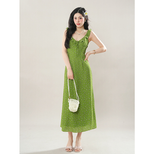 减龄超火海边度假长裙高级感超好看千金风绿色吊带连衣裙子女