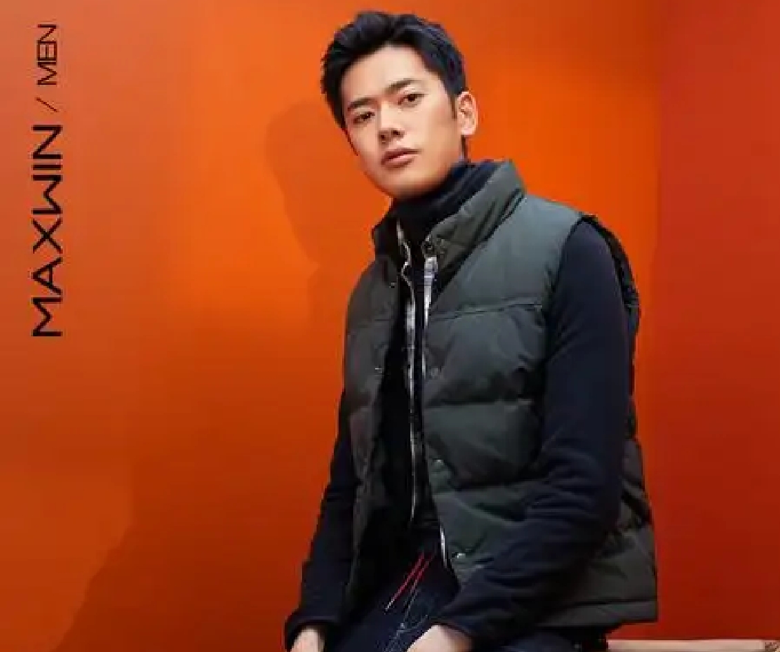 马威男款羽绒马甲