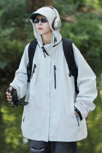 108 204-JK272-P75户外宽松冲锋衣男女同款秋冬外套防水软壳图片