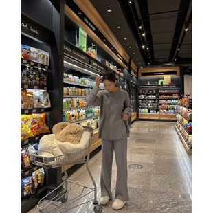 韩APM Place&Apmluxe无拘束感开叉毛衣针织衫+宽松针织裤套装