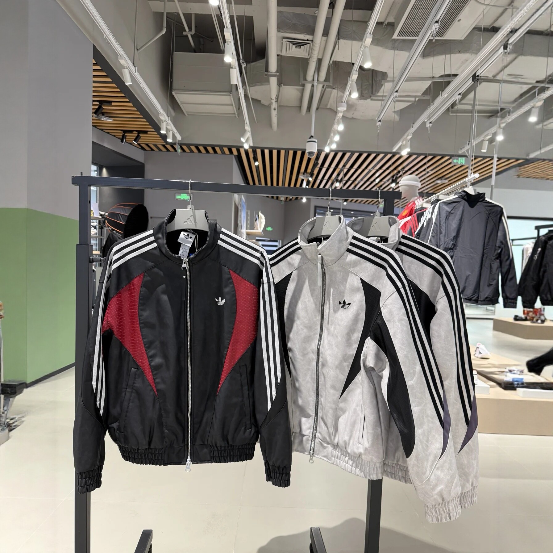 正品ADIDAS阿迪达斯运动休闲男子长袖皮革夹克外套 KX0813 KX0814