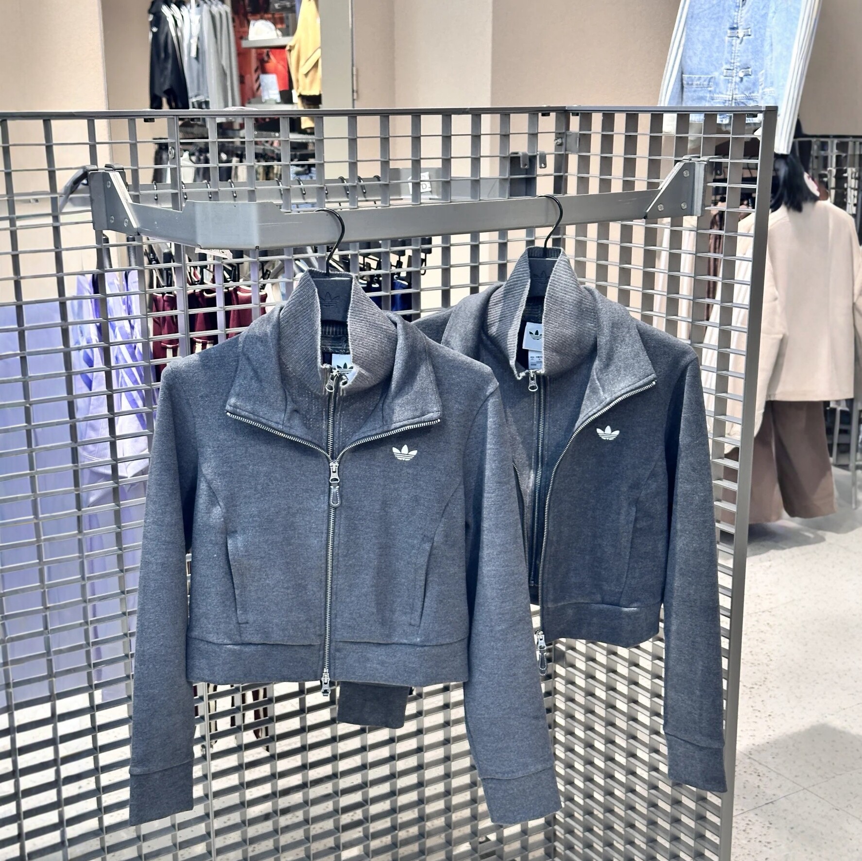 正品ADIDAS阿迪达斯女子修身运动休闲长袖夹克外套LE9674