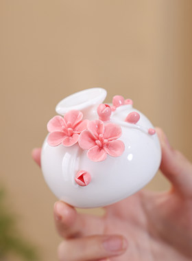 陶瓷手工捏花梅花瓶羊脂玉瓷温润通透小清新花器插梅花瓷器摆件瓶